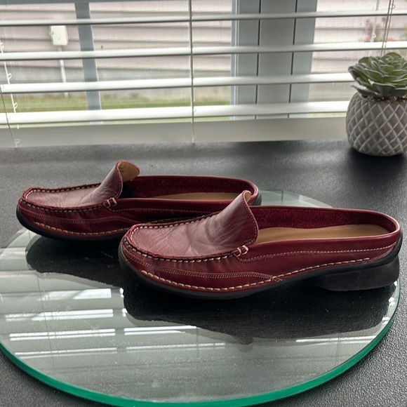 Dockers Women’s Red Leather Loafers - Picture 2 of 8